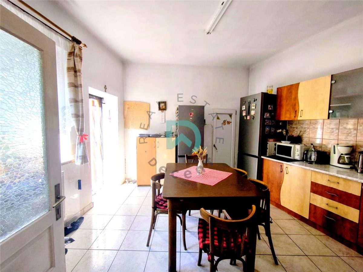 Apartament in casa   Piata Unirii Brasov - foto 4