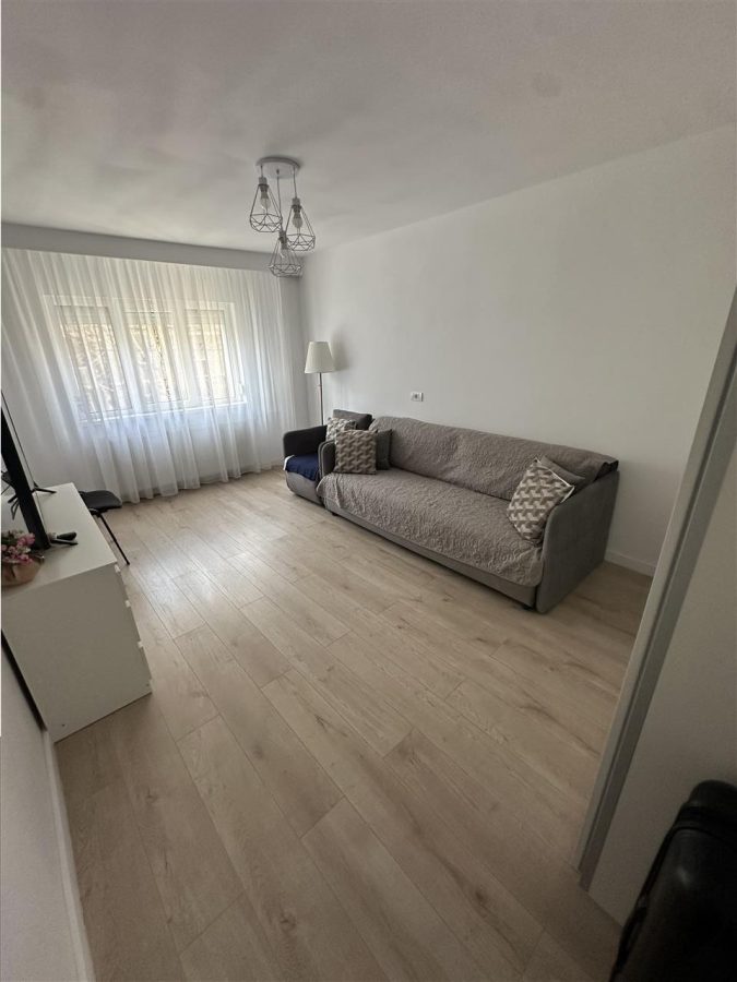 Etaj 1 bloc izolat Aradului tot nou - foto 3