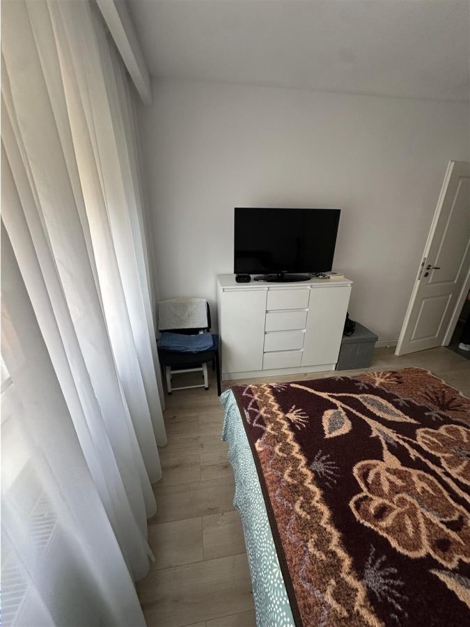 Etaj 1 bloc izolat Aradului tot nou - foto 4