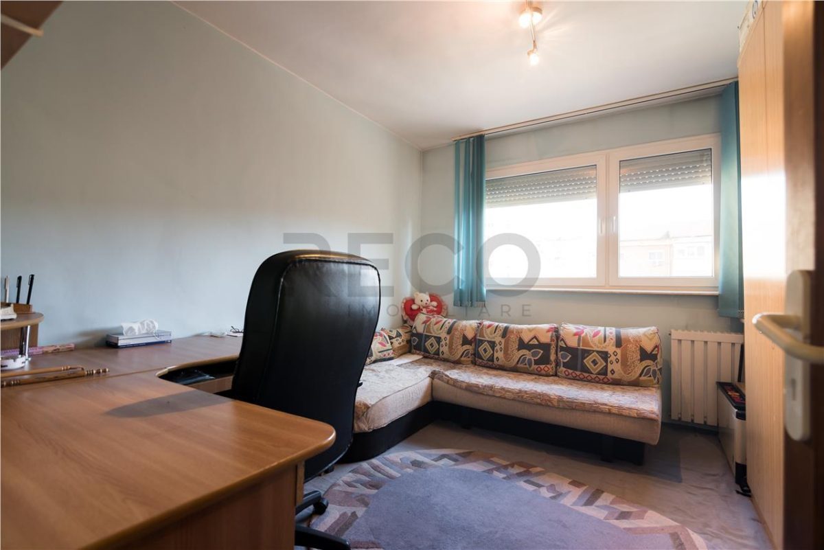 RECO, Apartament decomentat cu lift, 3 camere, Zona Rogerius, Oradea - foto 11