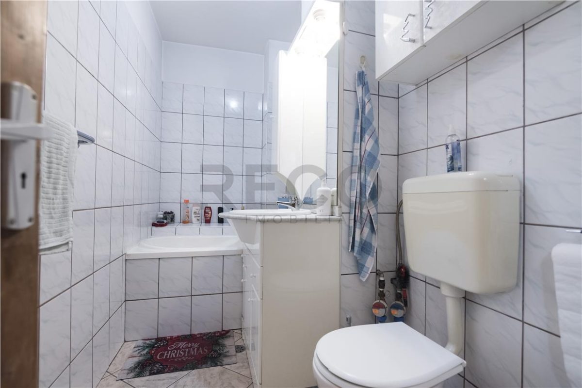 RECO, Apartament decomentat cu lift, 3 camere, Zona Rogerius, Oradea - foto 19