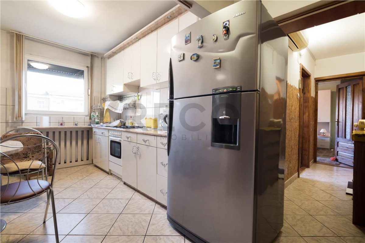 RECO, Apartament decomentat cu lift, 3 camere, Zona Rogerius, Oradea - foto 4