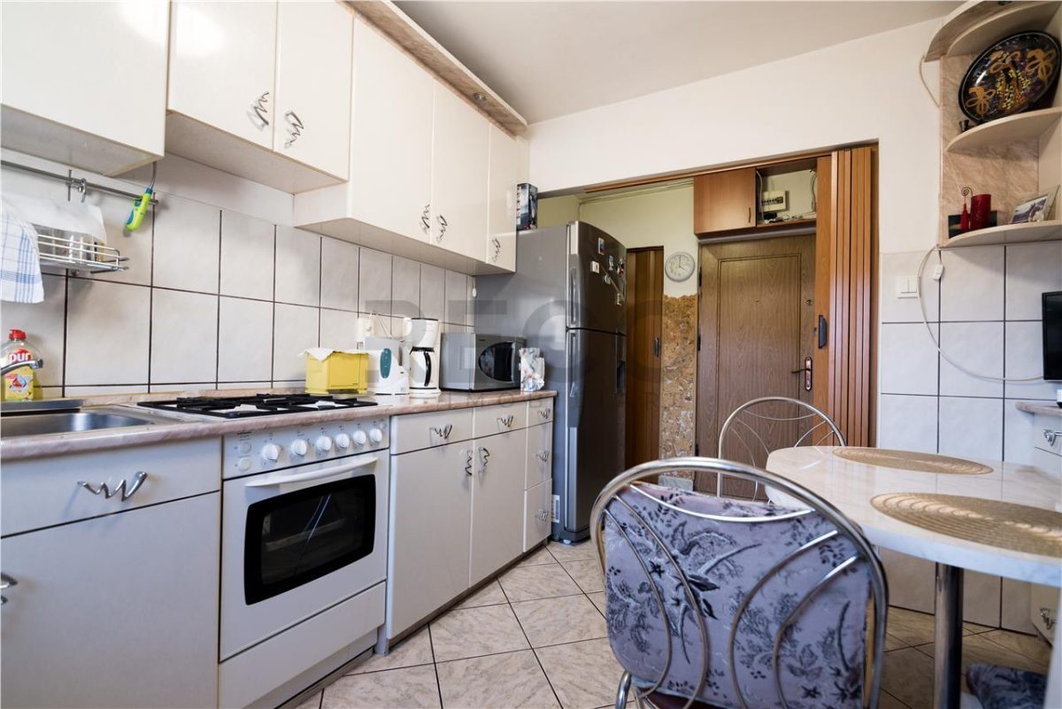 RECO, Apartament decomentat cu lift, 3 camere, Zona Rogerius, Oradea - foto 8