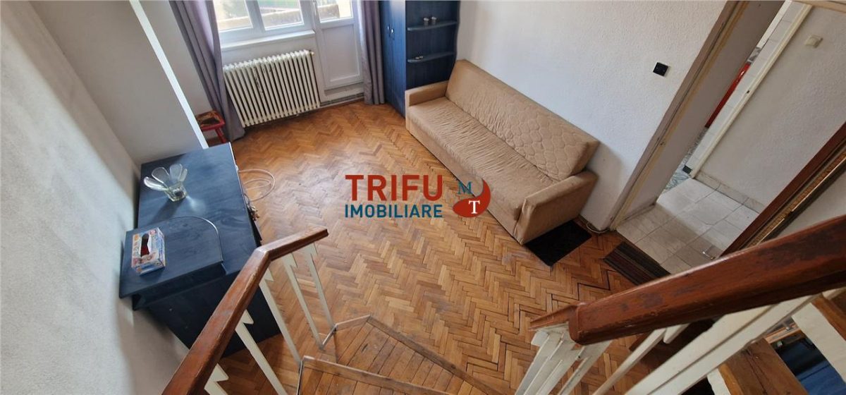 Apartament 3 camere cu scara interioara zona Centru - 