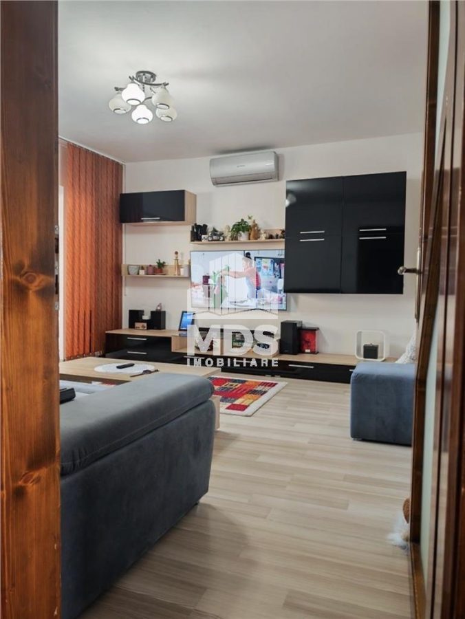 Decomandat cu 2 băi linga BRD - 