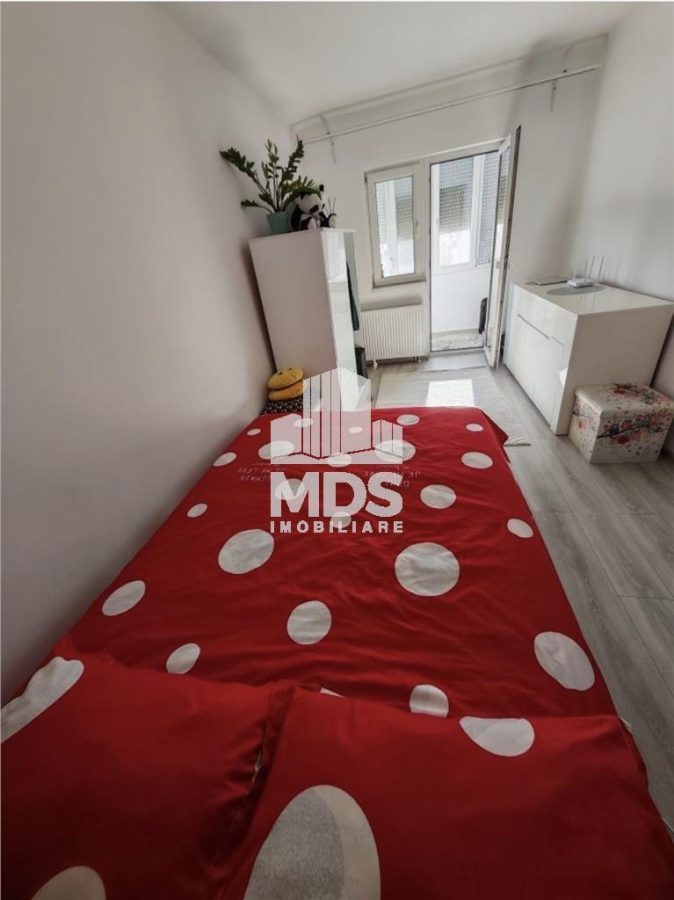 Decomandat cu 2 băi linga BRD - foto 3