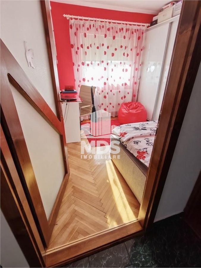 Decomandat cu 2 băi linga BRD - foto 4