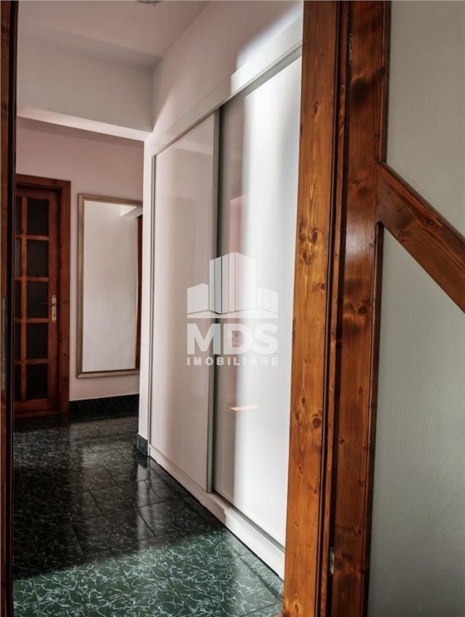 Decomandat cu 2 băi linga BRD - foto 5