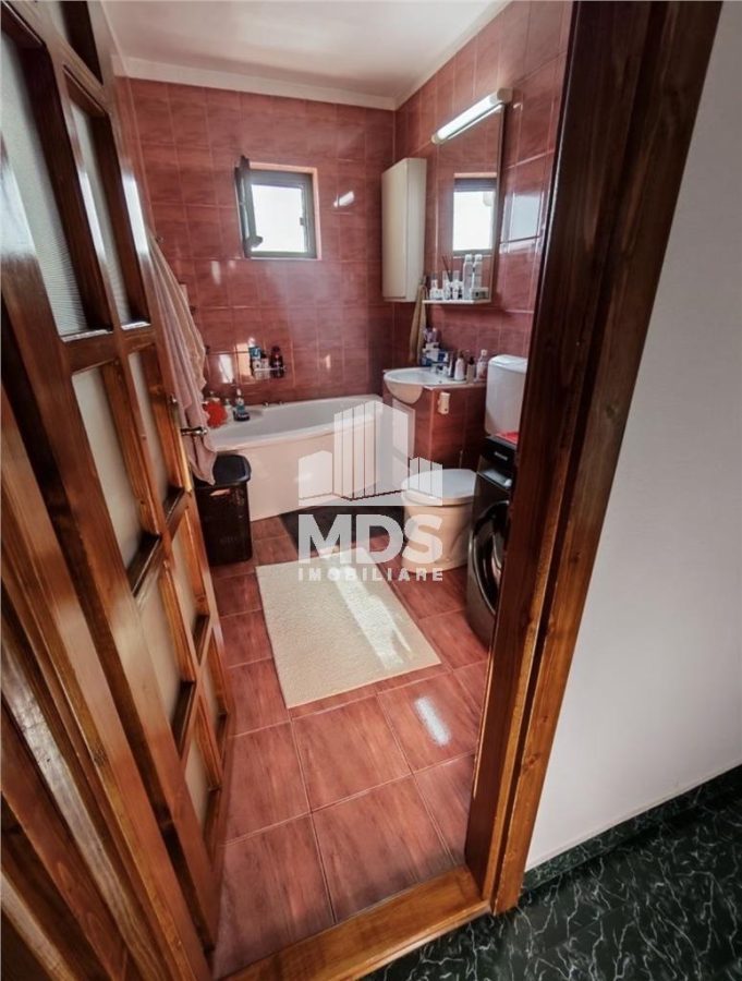 Decomandat cu 2 băi linga BRD - foto 6