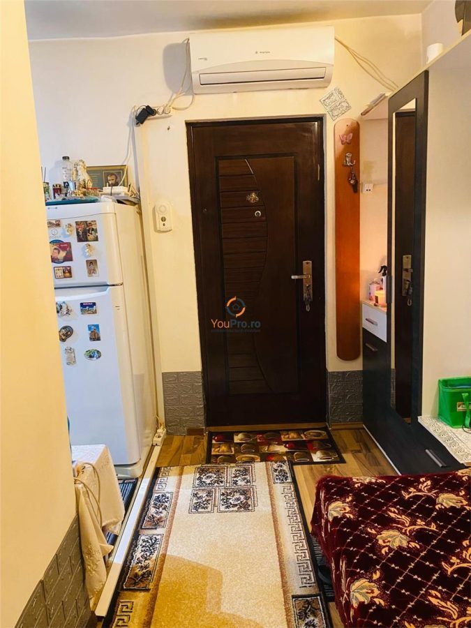 Apartament Decomandat cu centrala zona Buziasului - foto 3