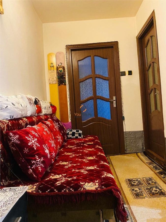 Apartament Decomandat cu centrala zona Buziasului - foto 4