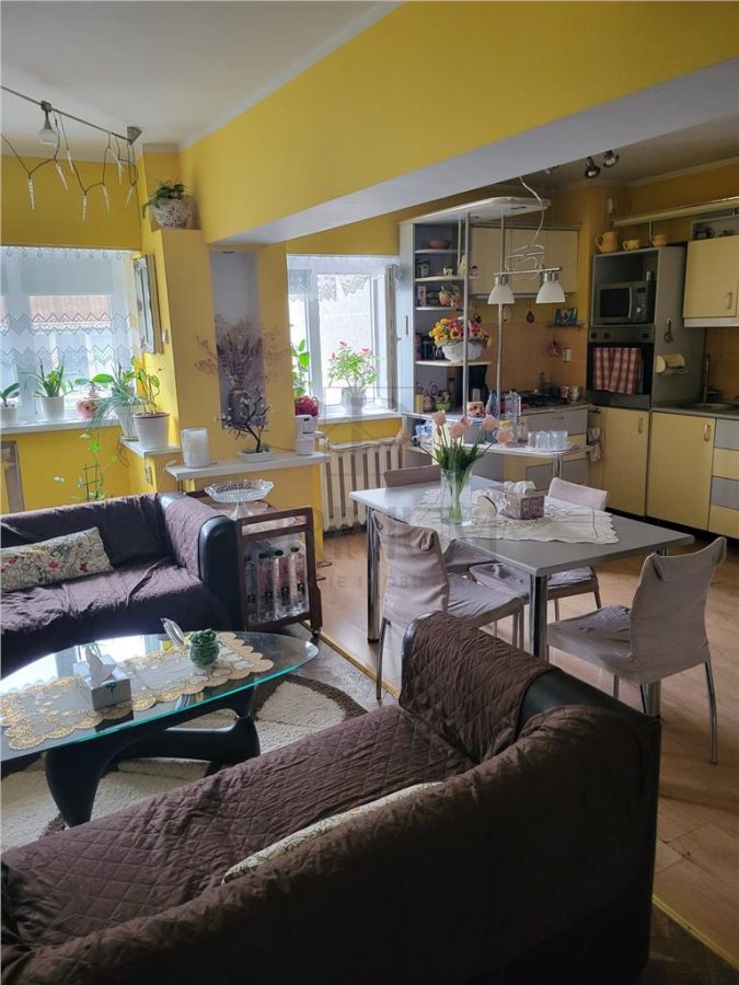 BARNUTIU | 4 CAM | DECOMANDAT | ET.3 | LIFT | 2 BAI | 2 BALCOANE | SPATIOS - 