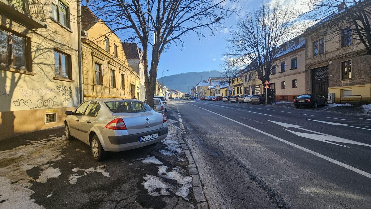 Str Lunga apartament pretabil birou/cabinet , parter stradal - Brasov