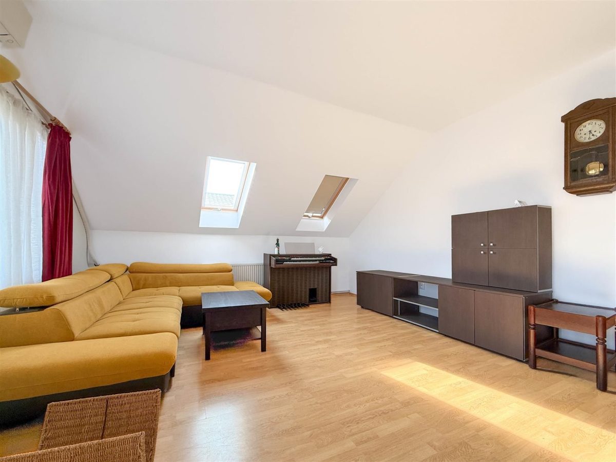 Apartament la casa 4 camere | 110 mp | 2 parcari in curte | Someseni - foto 3