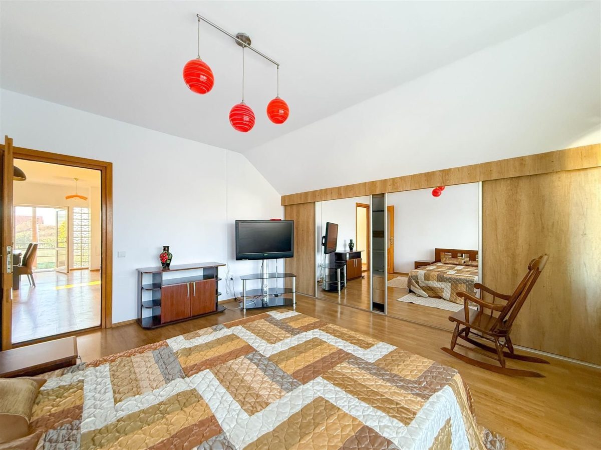 Apartament la casa 4 camere | 110 mp | 2 parcari in curte | Someseni - foto 5