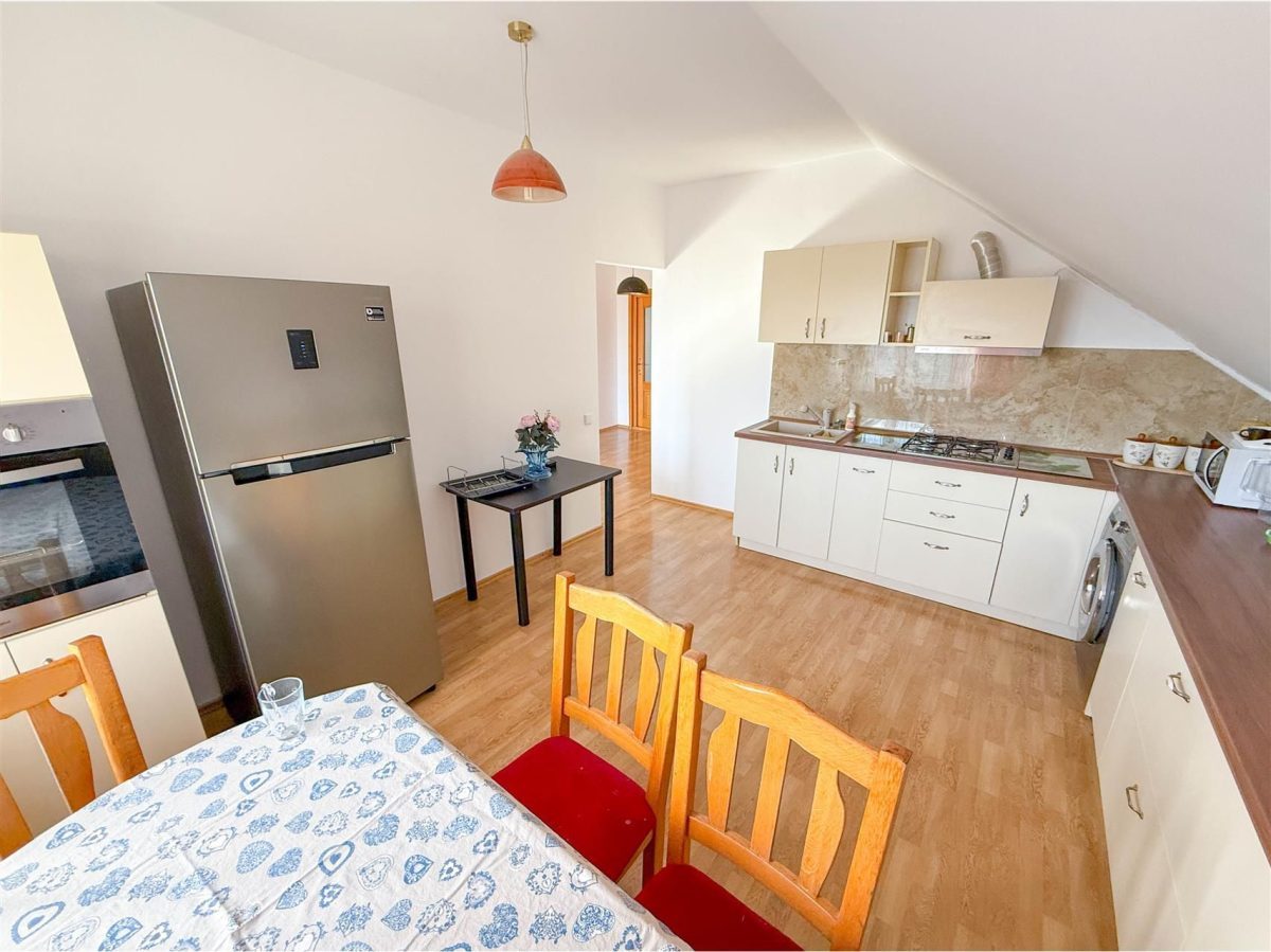 Apartament la casa 4 camere | 110 mp | 2 parcari in curte | Someseni - foto 8