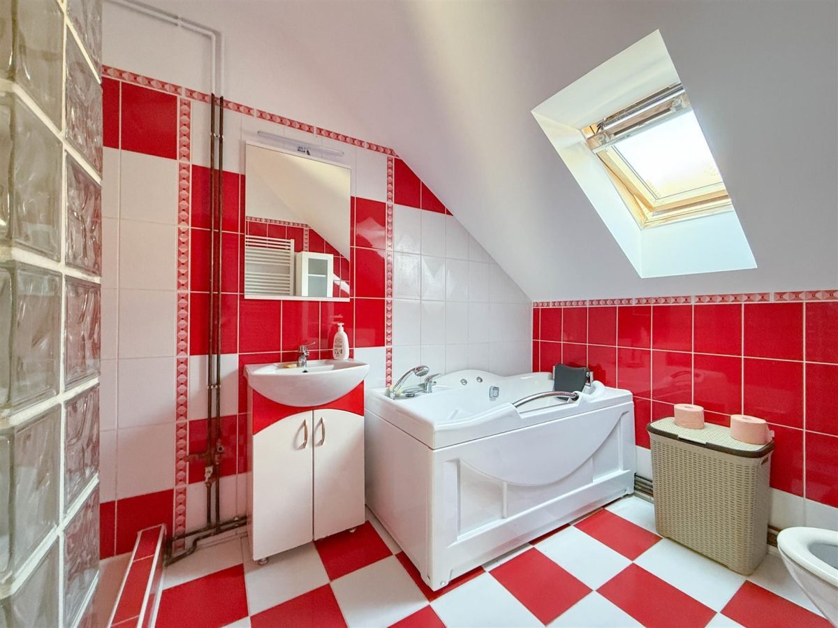 Apartament la casa 4 camere | 110 mp | 2 parcari in curte | Someseni - foto 10