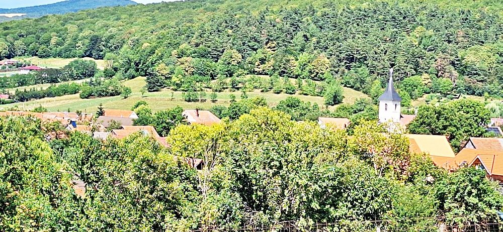 La 24 km de Brasov teren superb de 2010mp cu utilitati - foto 2