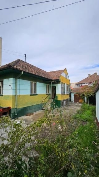 Casa in zona centrala cu proiect si autorizatie pentru extindere - Brasov