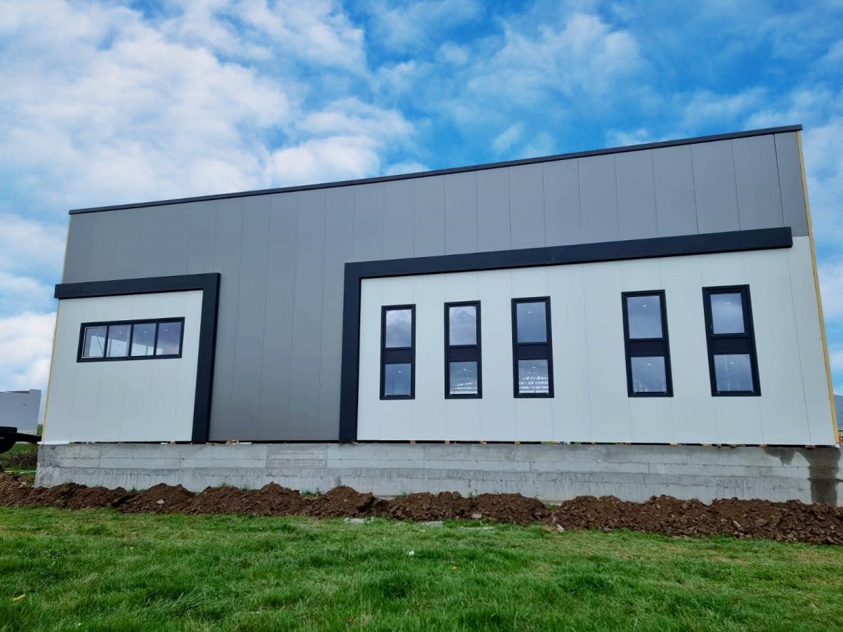 Hala industriala, 1300 mp construiti, 3000 mp teren, toate utilitatile - Drambar