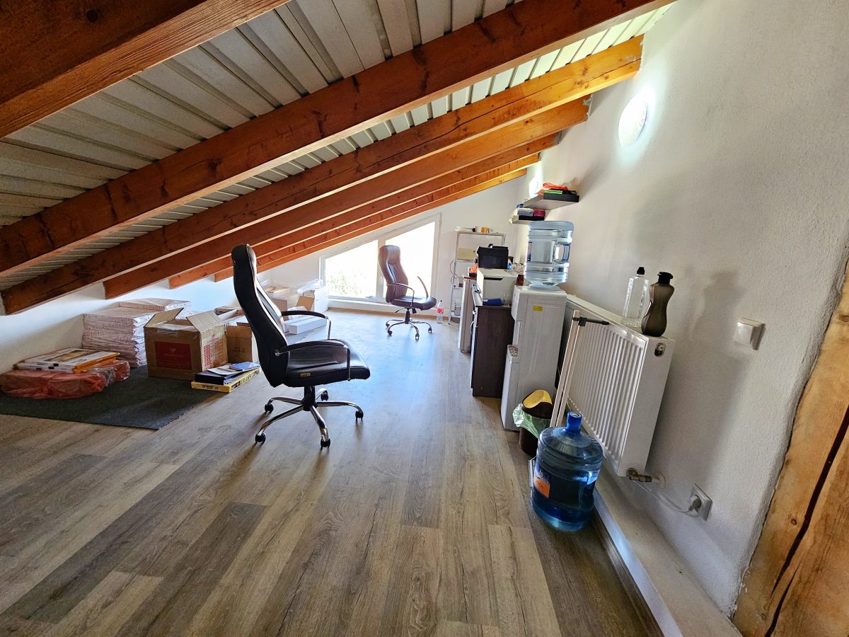 Apartament 4 camere, 2 bai,pretabil pt. birouri, zona ultracentrala - foto 4