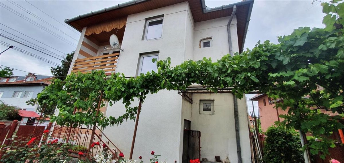 Casă lângă Cetatea Alba Carolina ideală pentru investiție sau locuința - Alba Iulia