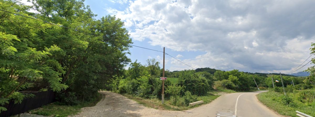 Teren intravilan de vanzare 3.000mp + 20.000mp extravilan - Stremt