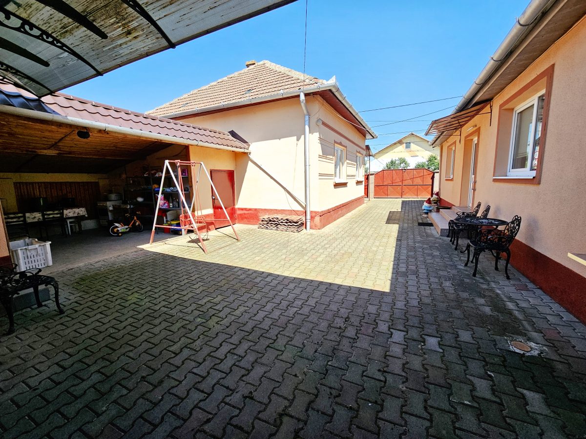 Casa cu 2 corpuri de cladire, 744 mp teren, toate utilitatile, Micesti - foto 5