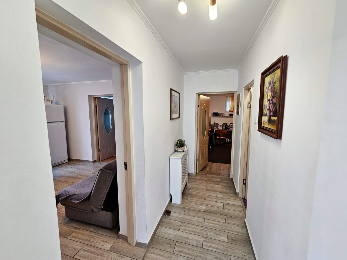 Casa 4 camere, 2 bai, 2 bucatarii, 1050 mp teren, zona Centru - foto 4