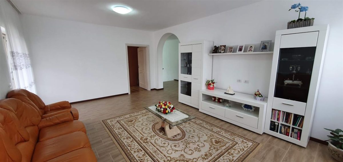 Casa 5 camere, D+P 1200 mp teren, toate utilitatile - foto 3