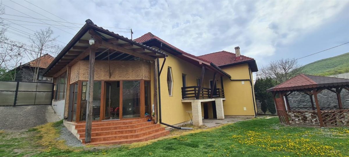 Casa 150 mp Teren 1715 mp Ampoita - foto 2