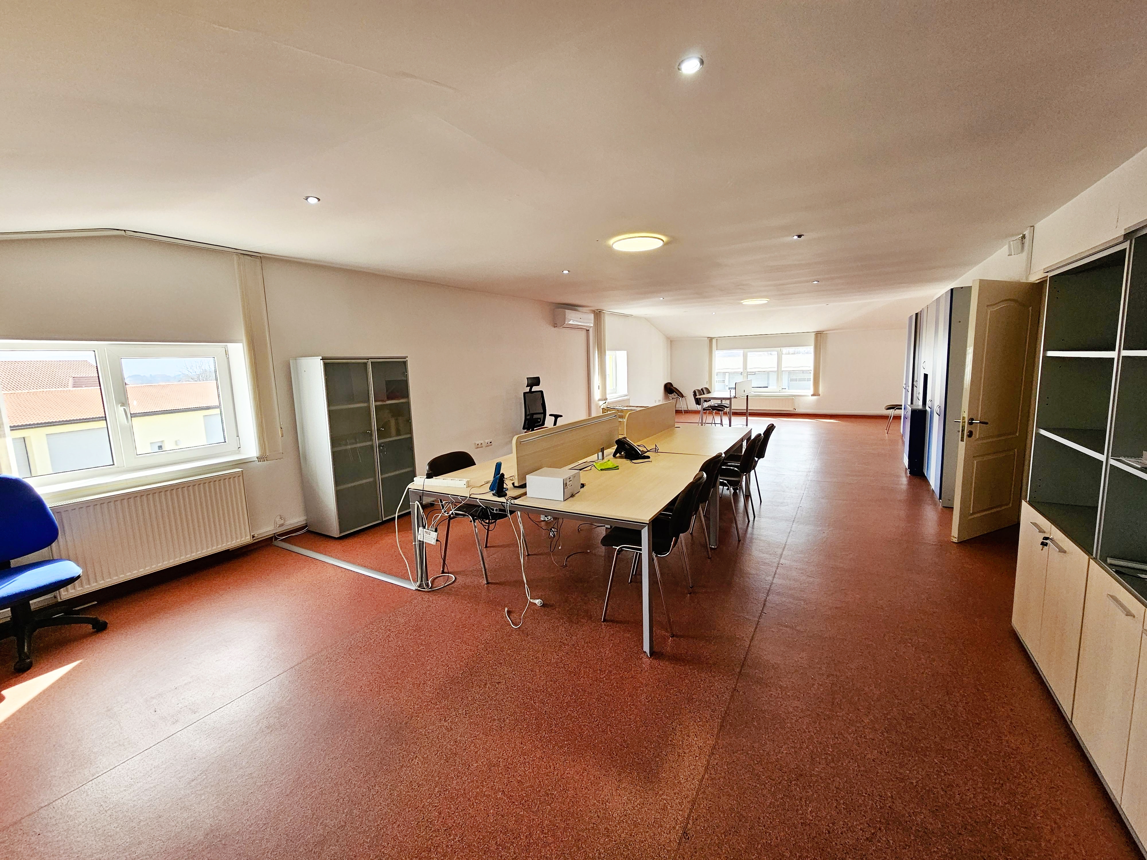 Spatii de birouri, 262 mp utili 6 birouri, 10 locuri de parcare,Centru - Alba Iulia