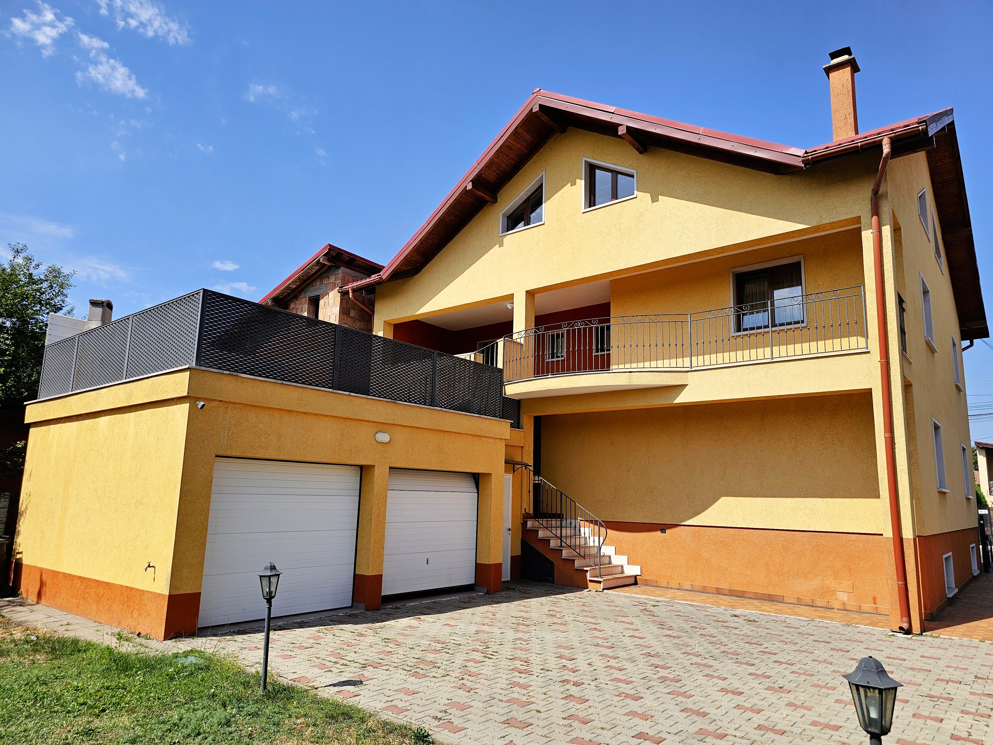 Casa 7 camere, garaj dublu, finisaje lux, 629 mp teren,zona Prefectura - Alba Iulia