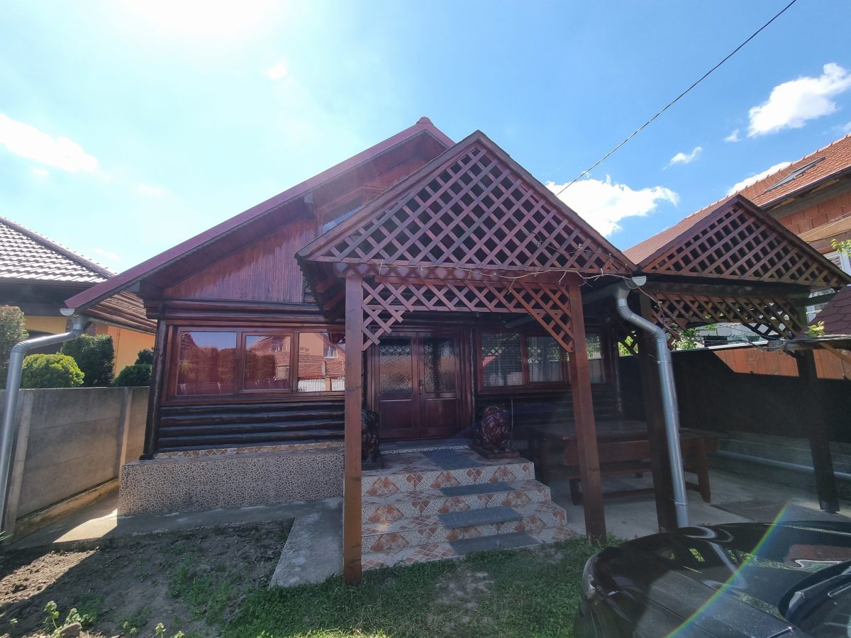 De vanzare casa P+M in stil rustic, 312 mp teren, Barabant - foto 2