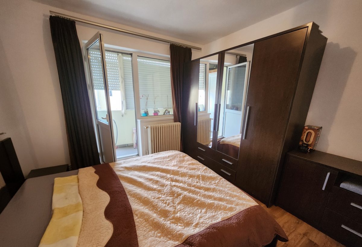 De vanzare apartament 3 camere zona Cetate - foto 3