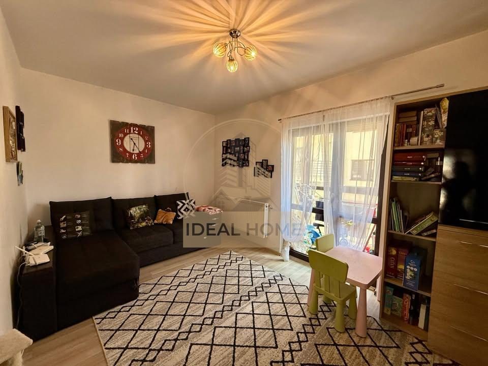 Apartament 3 camere decomandat - etajul 2 - loc de parcare - geam la baie - 