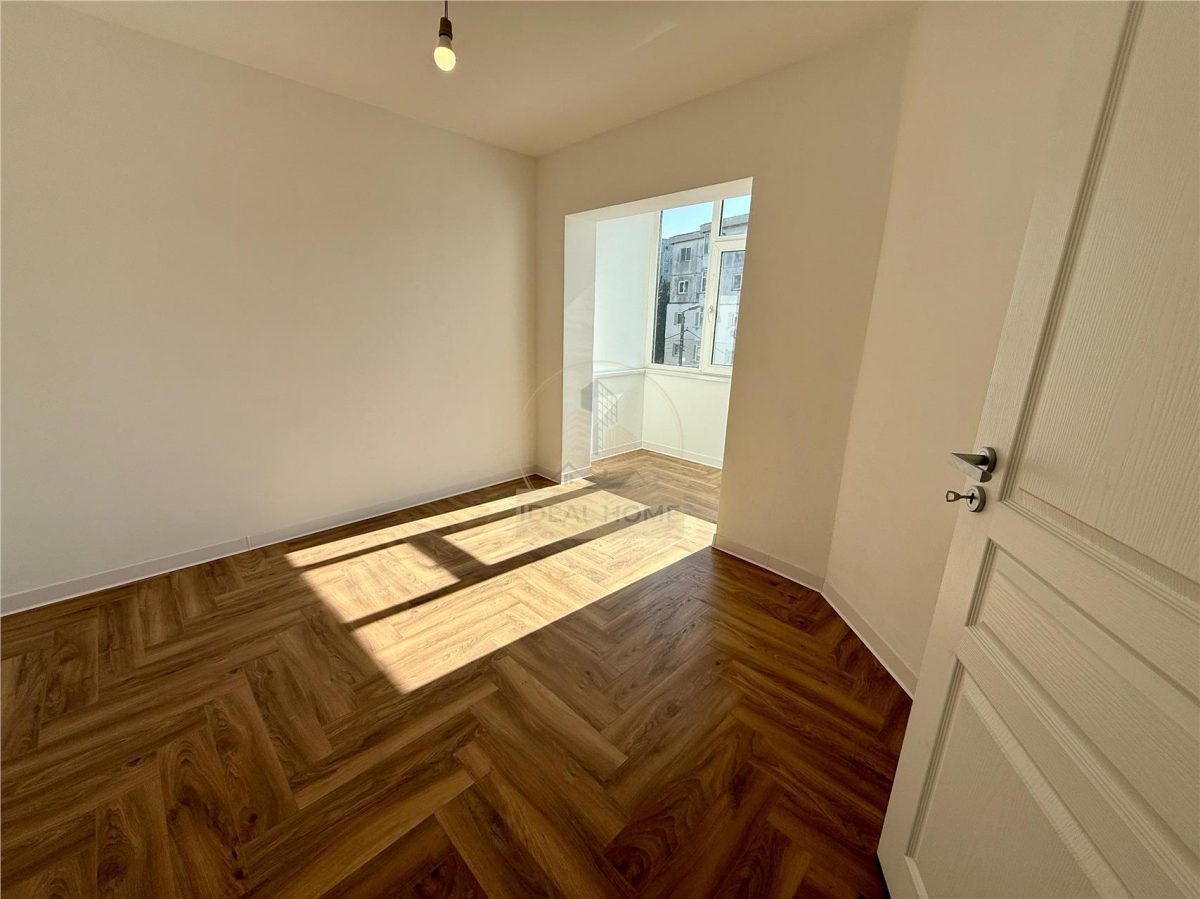 Nicolina - Bloc dupa 1980 - Etaj Intermediar - 3 Camere - 