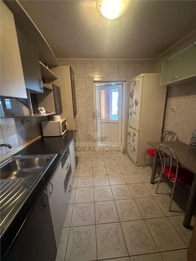 Nicolina - 2 Camere Decomandat - 56 Mp - Bloc 1984 - foto 2