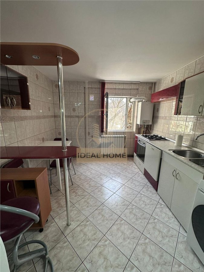Apartament 3 camere etaj 1 rond Podu Ros - 