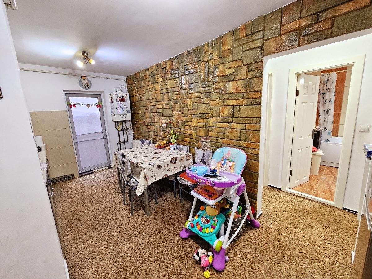 Apartament 2 camere, decomandat, mobilat, utilat, etaj 3, Ampoi 2 - Alba Iulia