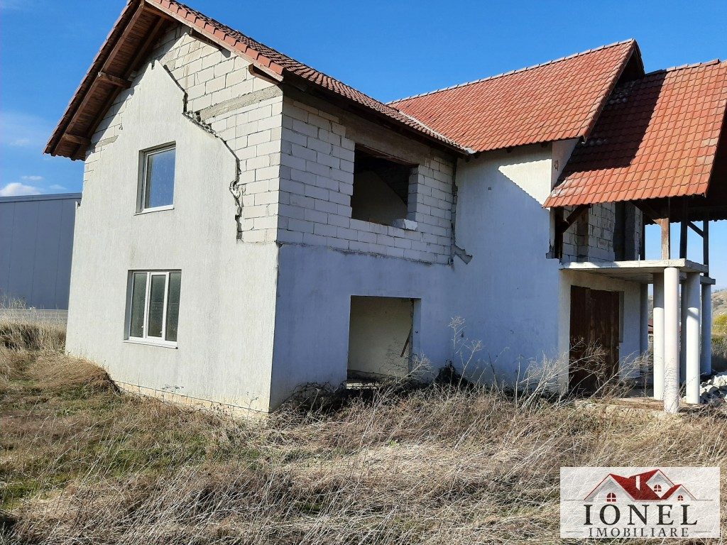 Vanzare casa la rosu in Sebes - Sebes