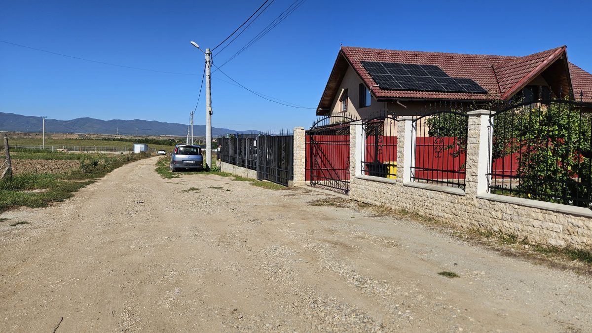 Feldioara,teren casa intravilan, utilitati in fata - Feldioara