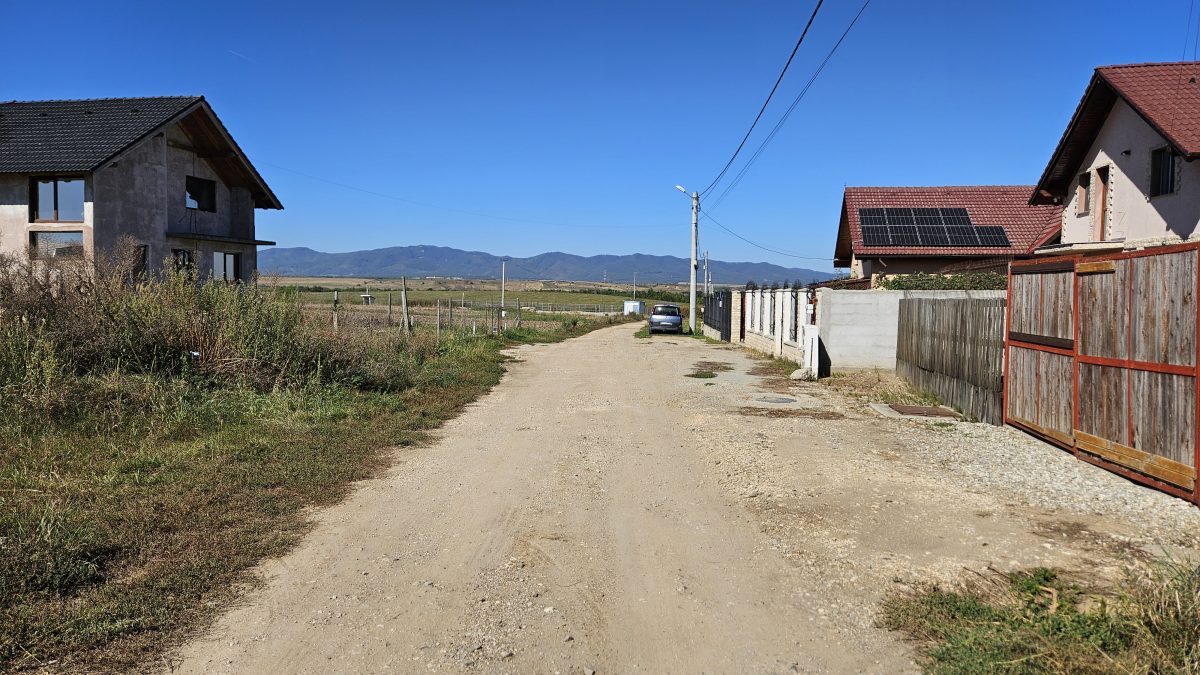 Feldioara,teren casa intravilan, utilitati in fata - foto 3