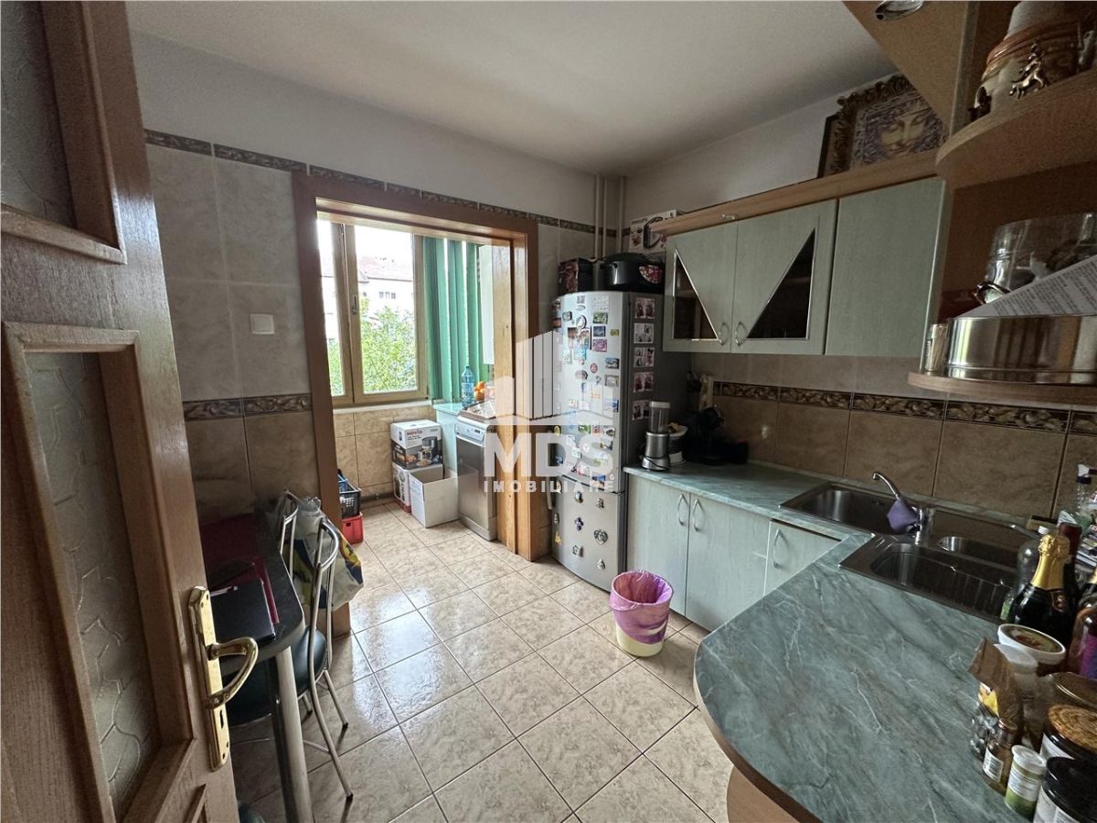 Mobilat si utilat la etajul 2 cu 2 bai - foto 3