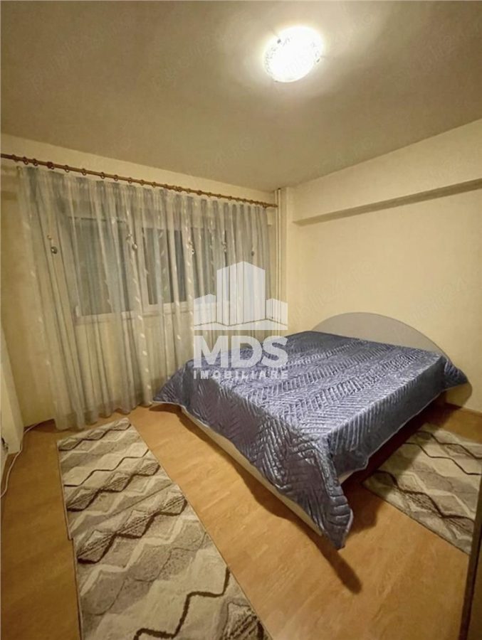 Decomandat cu 2 bai la etajul 1 aproape de Mall - foto 2