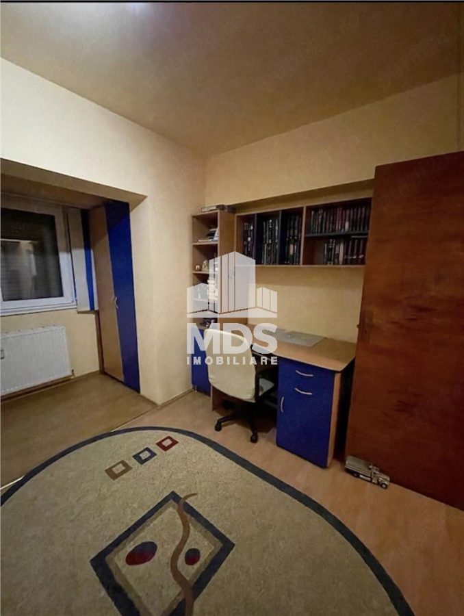 Decomandat cu 2 bai la etajul 1 aproape de Mall - foto 3