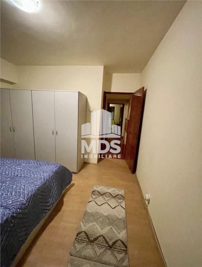 Decomandat cu 2 bai la etajul 1 aproape de Mall - foto 6