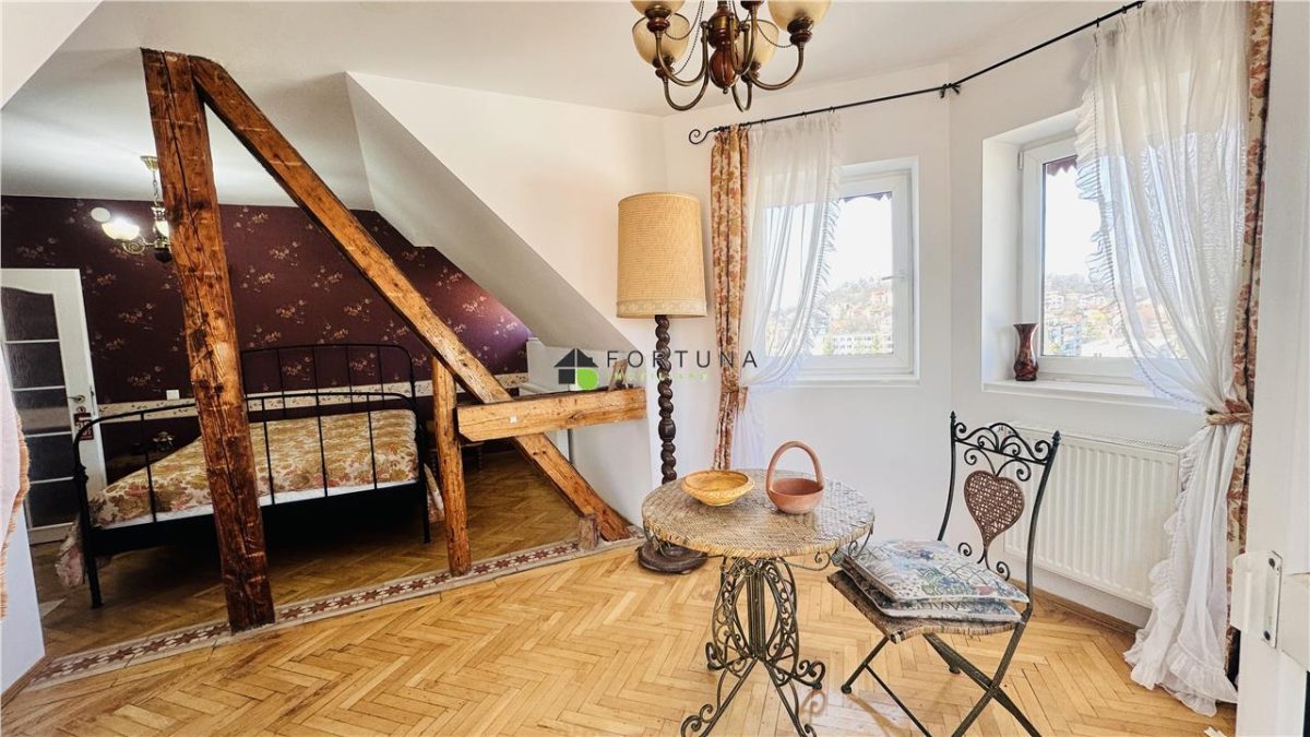 Apartament în casa 5camere - scara interioara - Magazin Star - foto 12