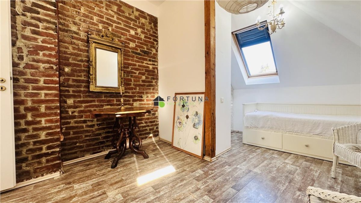 Apartament în casa 5camere - scara interioara - Magazin Star - foto 21