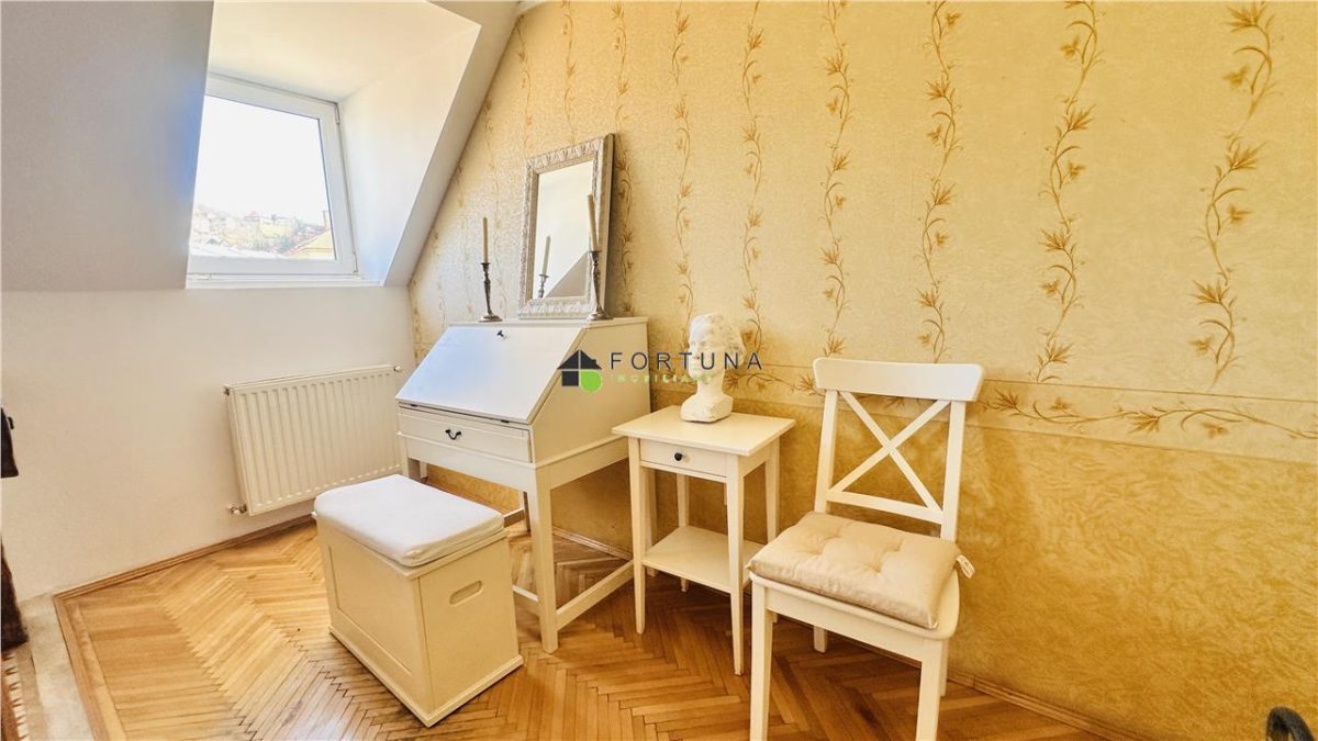Apartament în casa 5camere - scara interioara - Magazin Star - foto 8